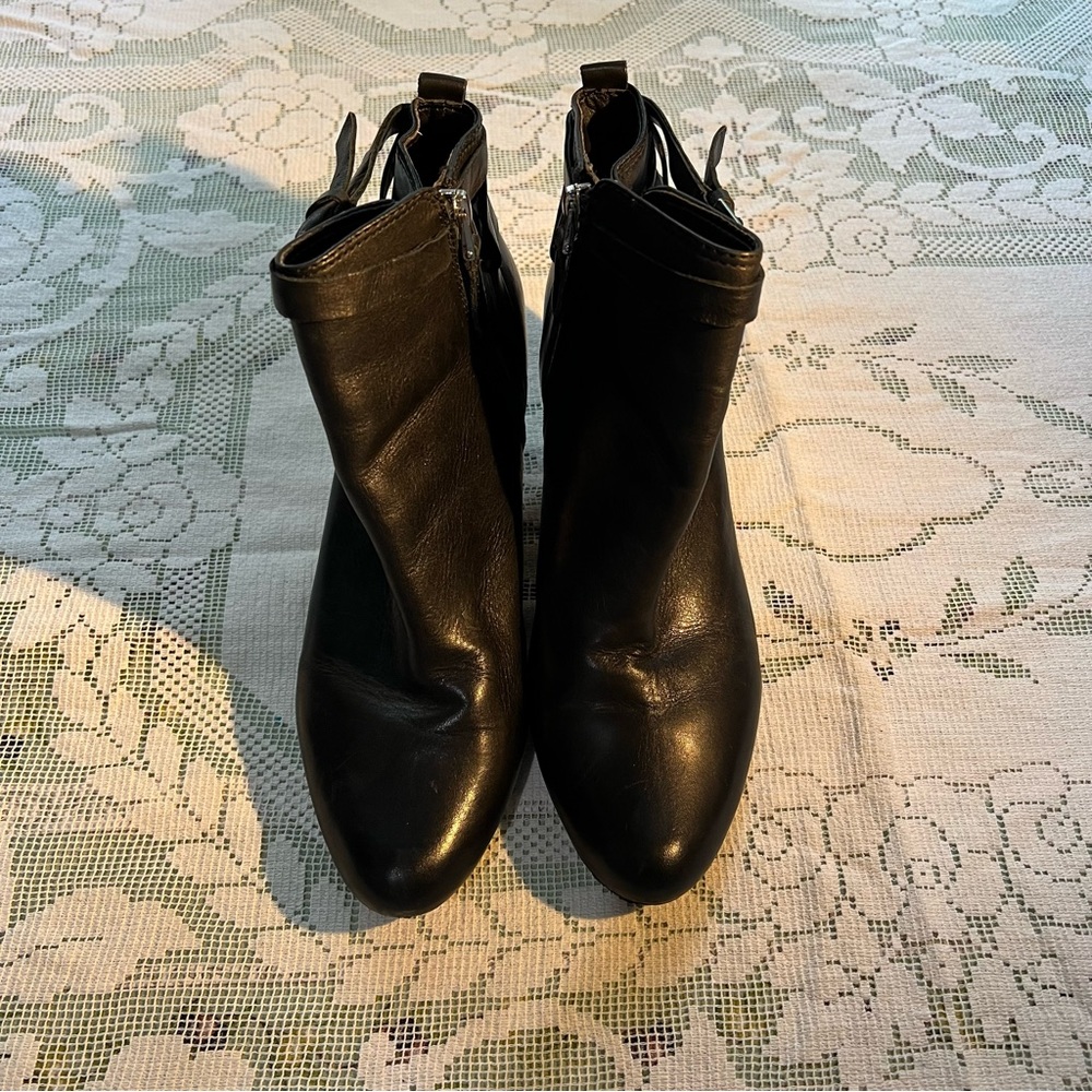 ANKLE BOOTS